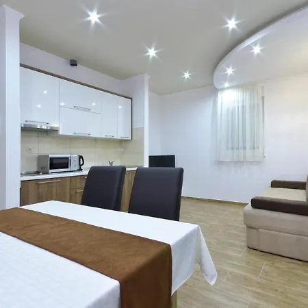 Cavar, Close To The Apartman *