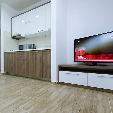 Cavar, Close To The Apartment
