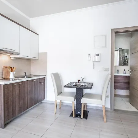 Cavar, Close To The Apartment