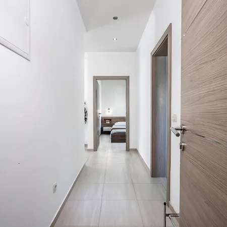 Cavar, Close To The Apartment