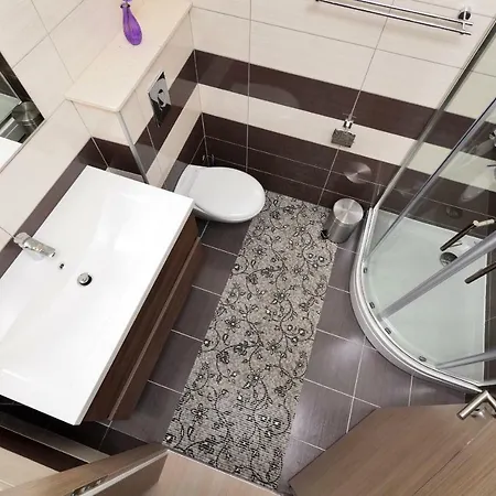 Cavar, Close To The * マカルスカ