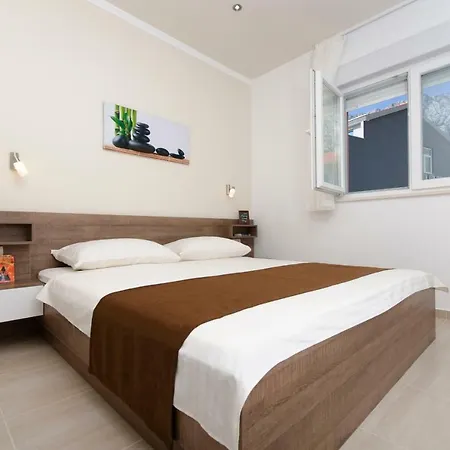 Cavar, Close To The