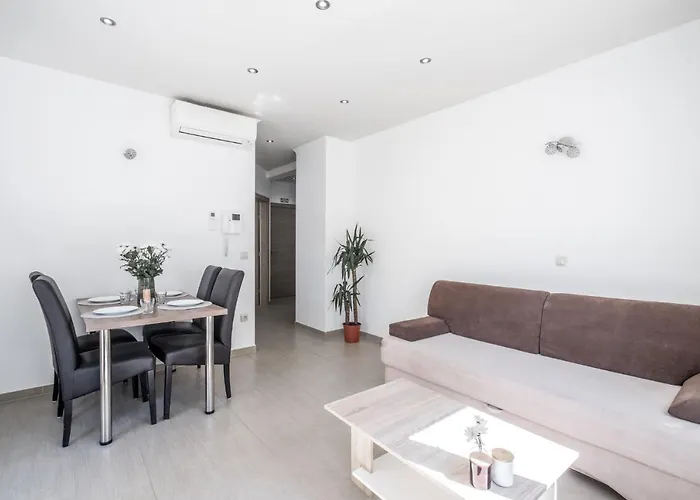 Apartament Cavar, Close To The *