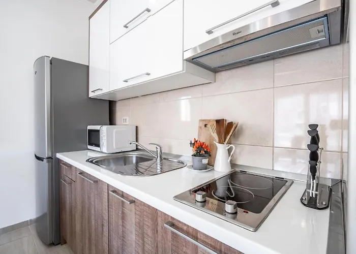 Cavar, Close To The Makarska