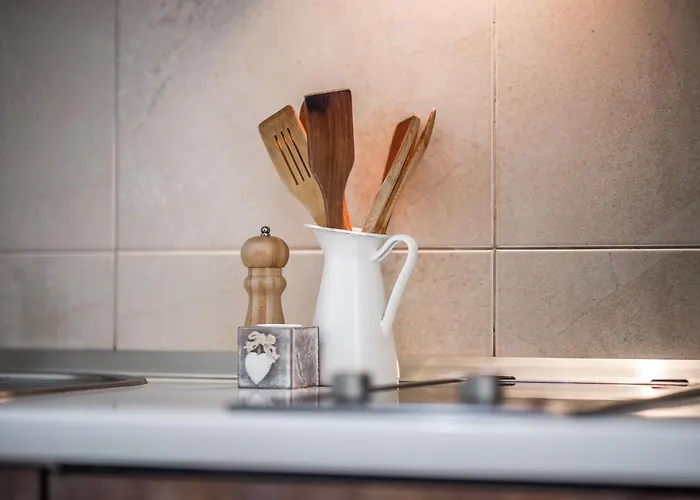 Apartament Cavar, Close To The