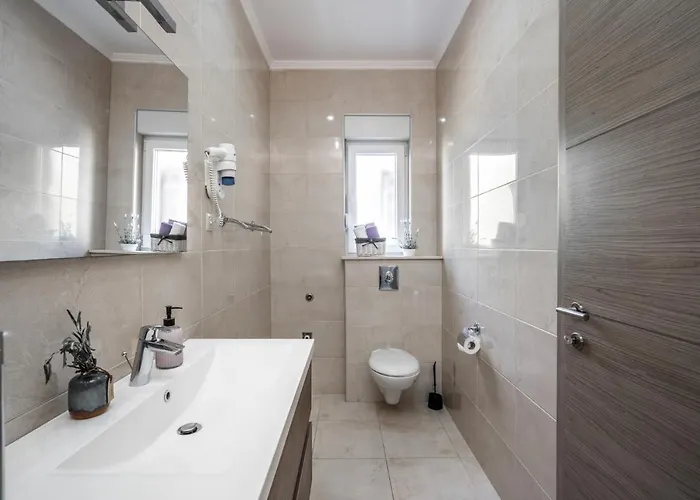 Apartament Cavar, Close To The