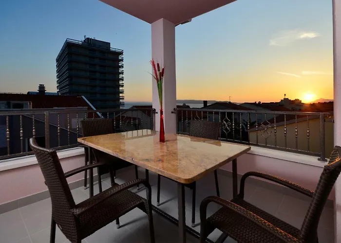 Cavar, Close To The Makarska