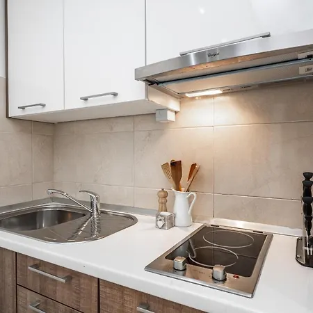 Cavar, Close To The Makarska