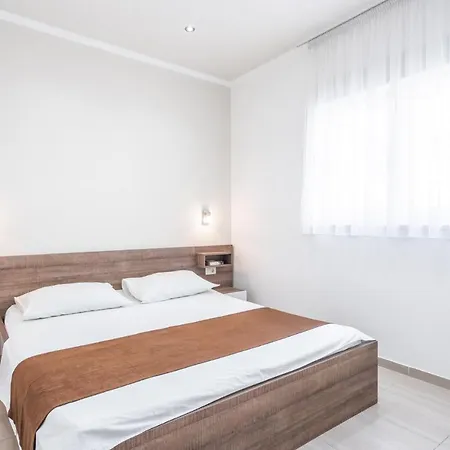 Cavar, Close To The *