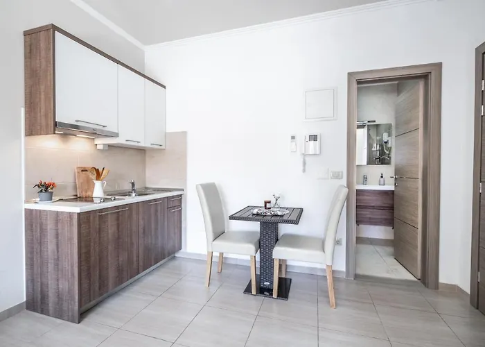 Cavar, Close To The Apartment