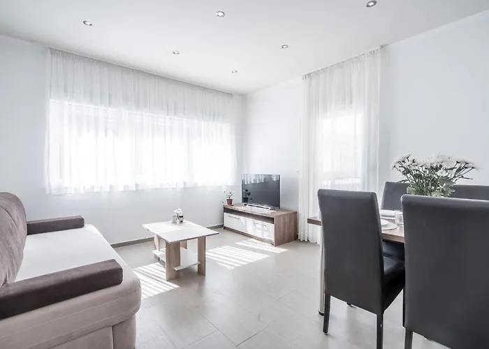 Apartment Cavar, Close To The