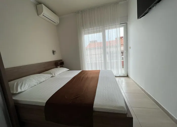 Cavar, Close To The Apartment