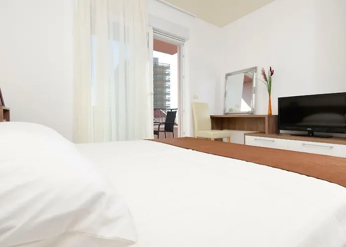 Apartment Cavar, Close To The