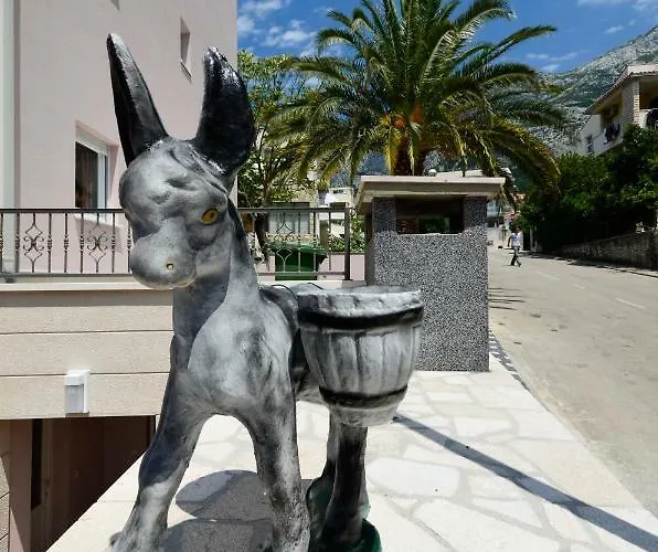 Cavar, Close To The Apartment *