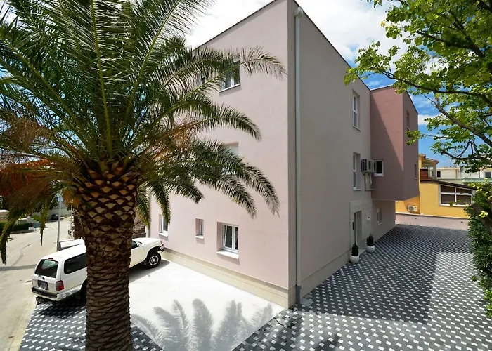 Cavar, Close To The Apartment